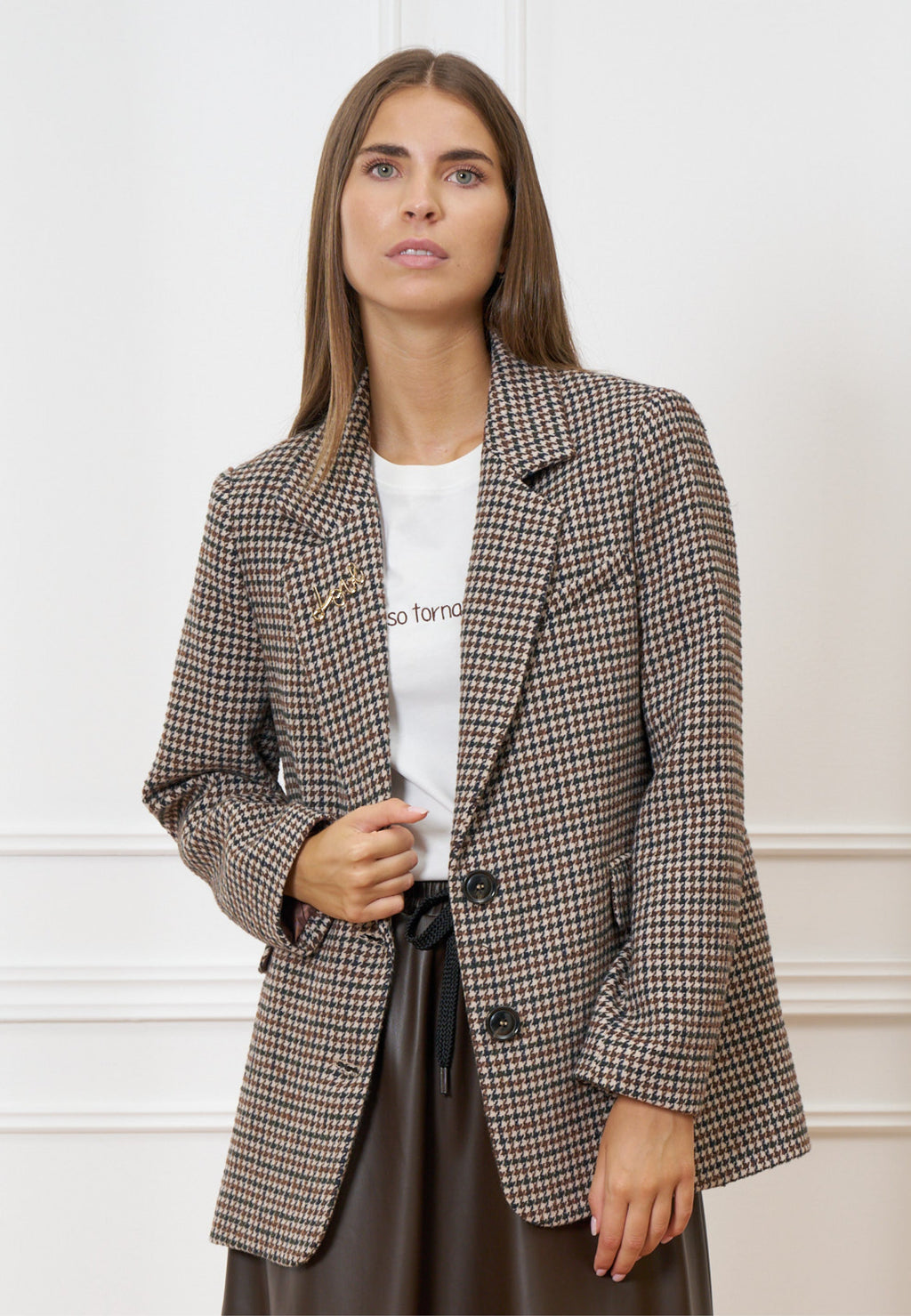 Short houndstooth coat