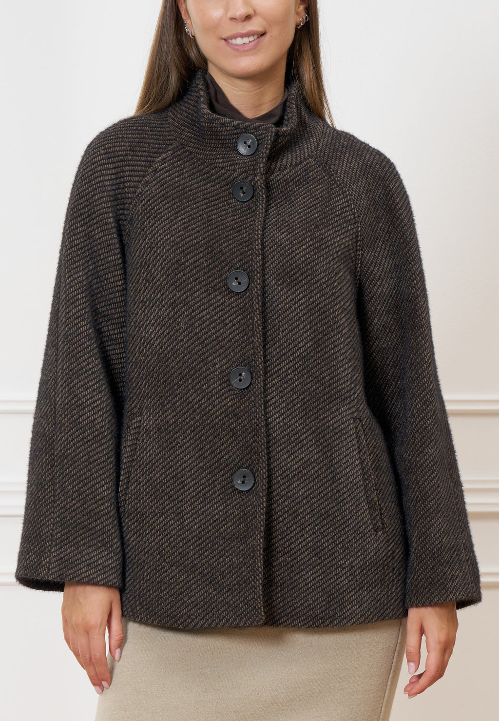 Single-breasted short coat