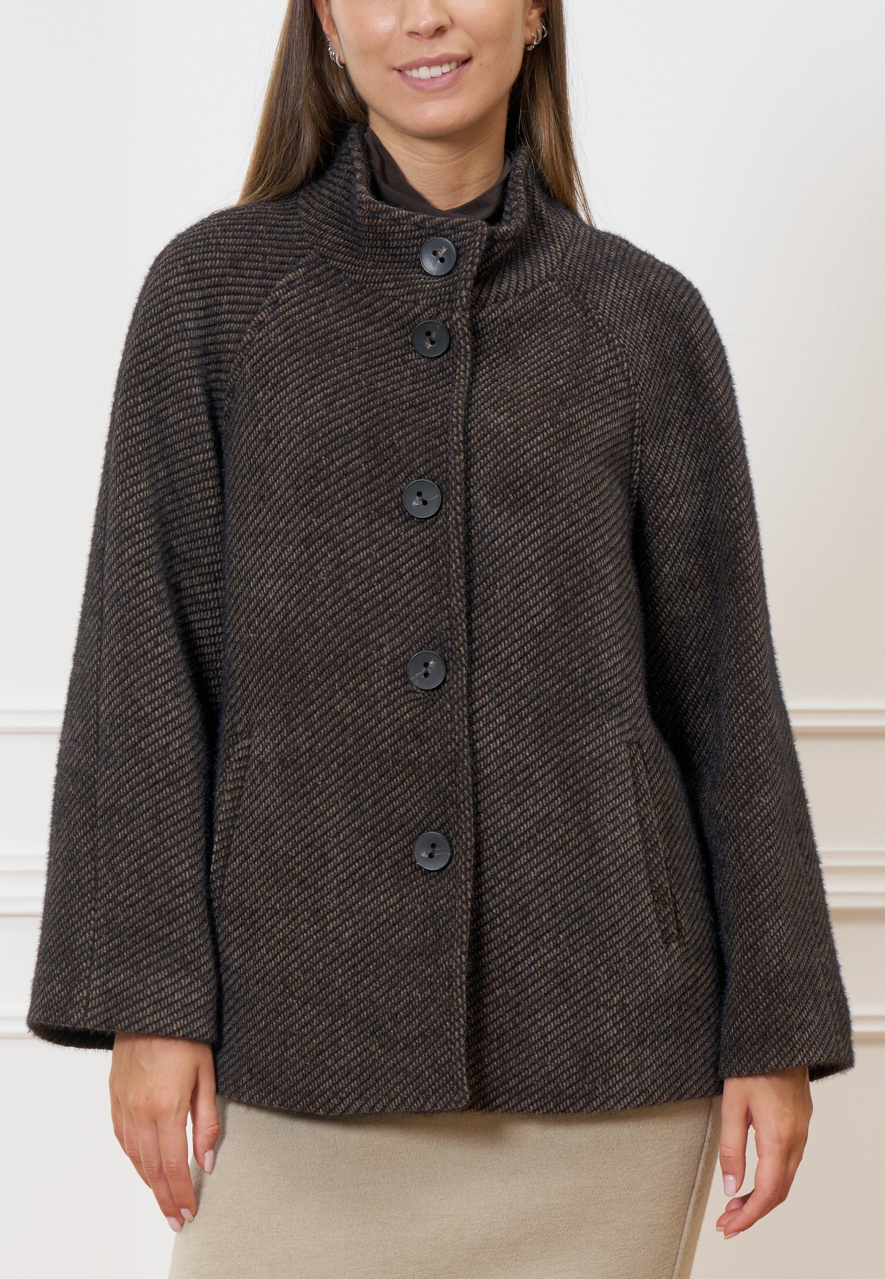 Single-breasted short coat