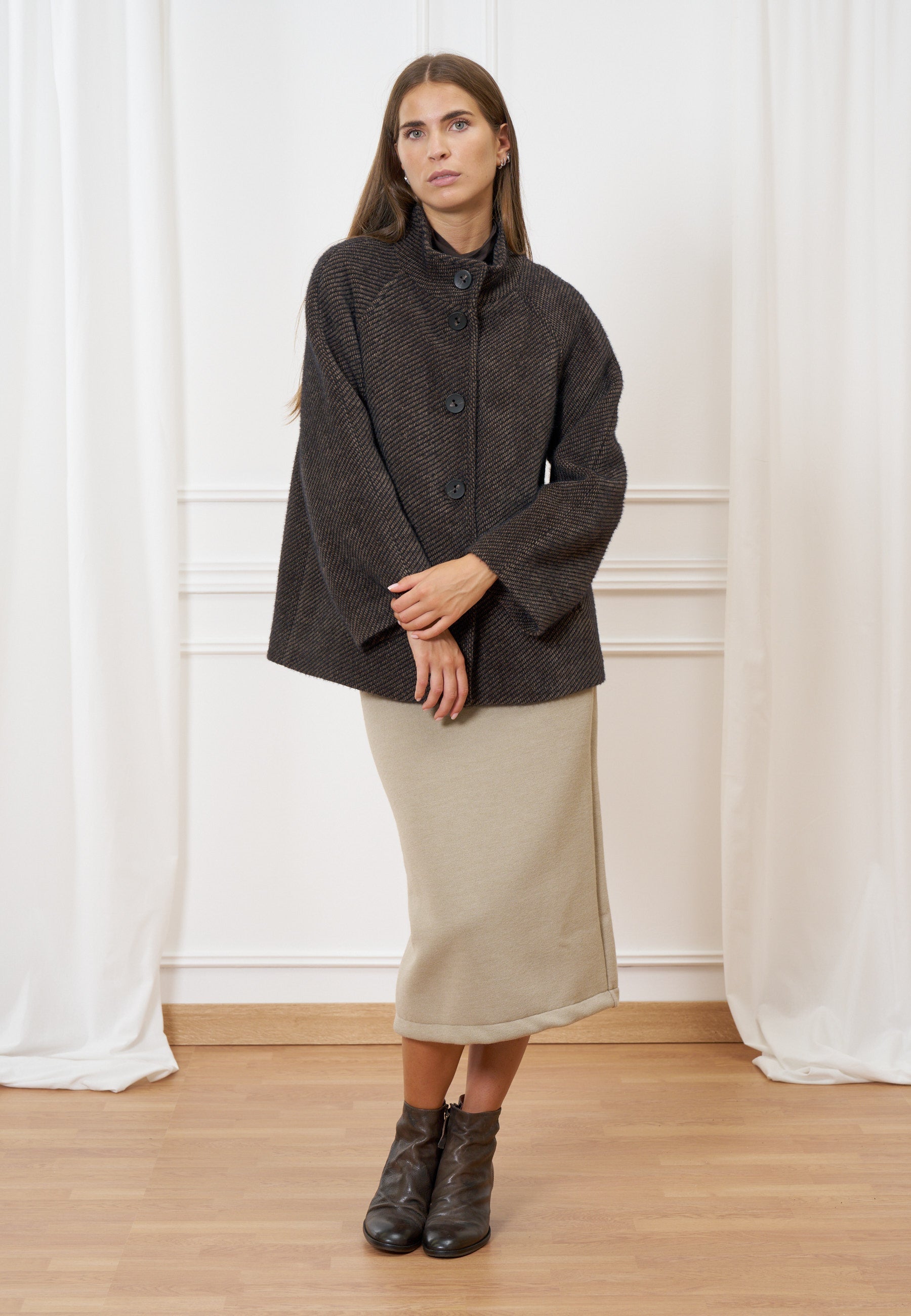 Single-breasted short coat