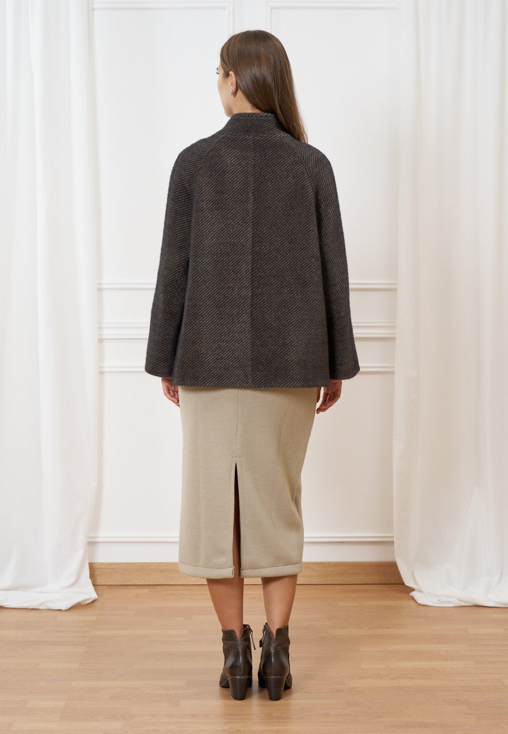 Single-breasted short coat