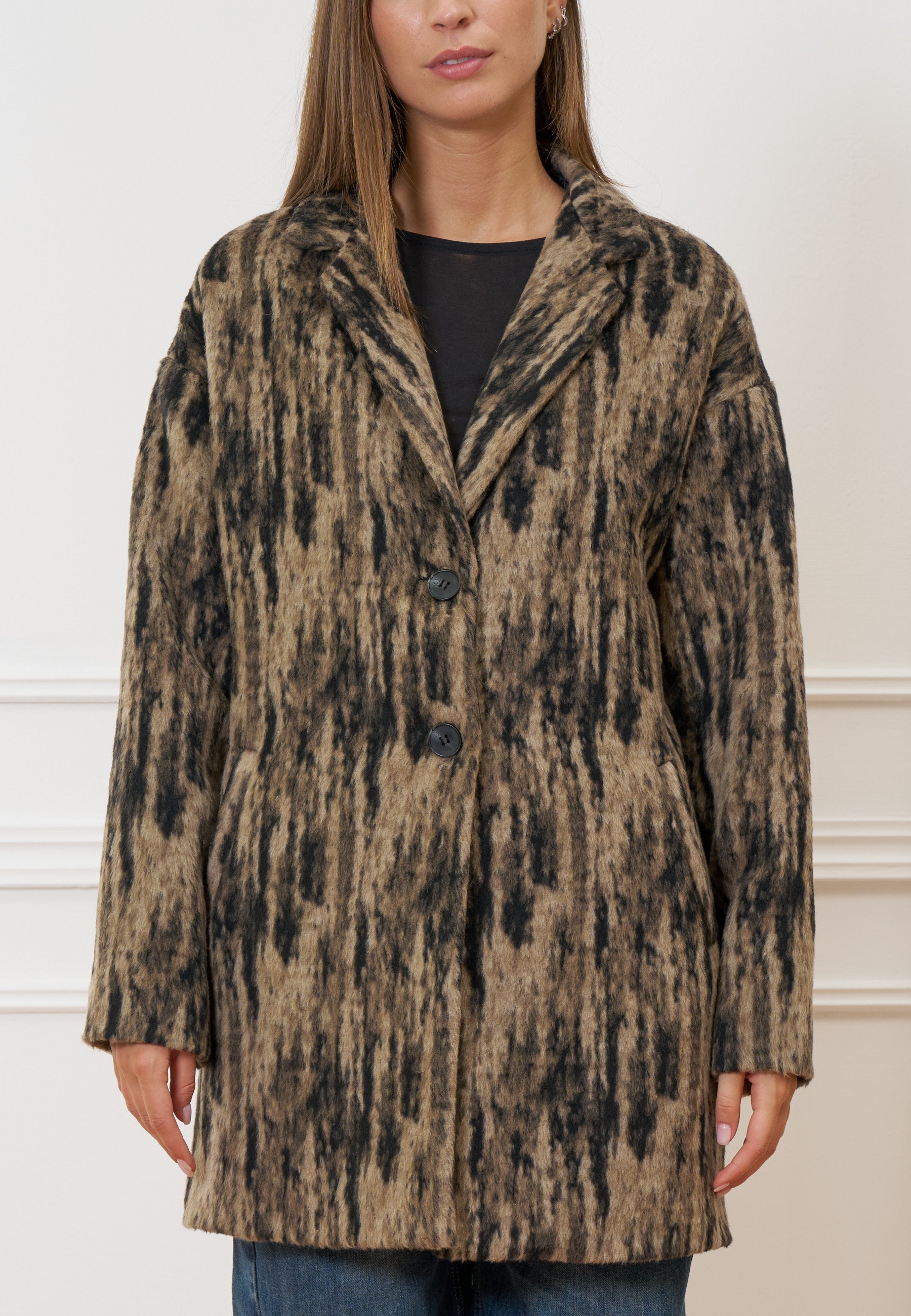 Single-breasted patterned coat