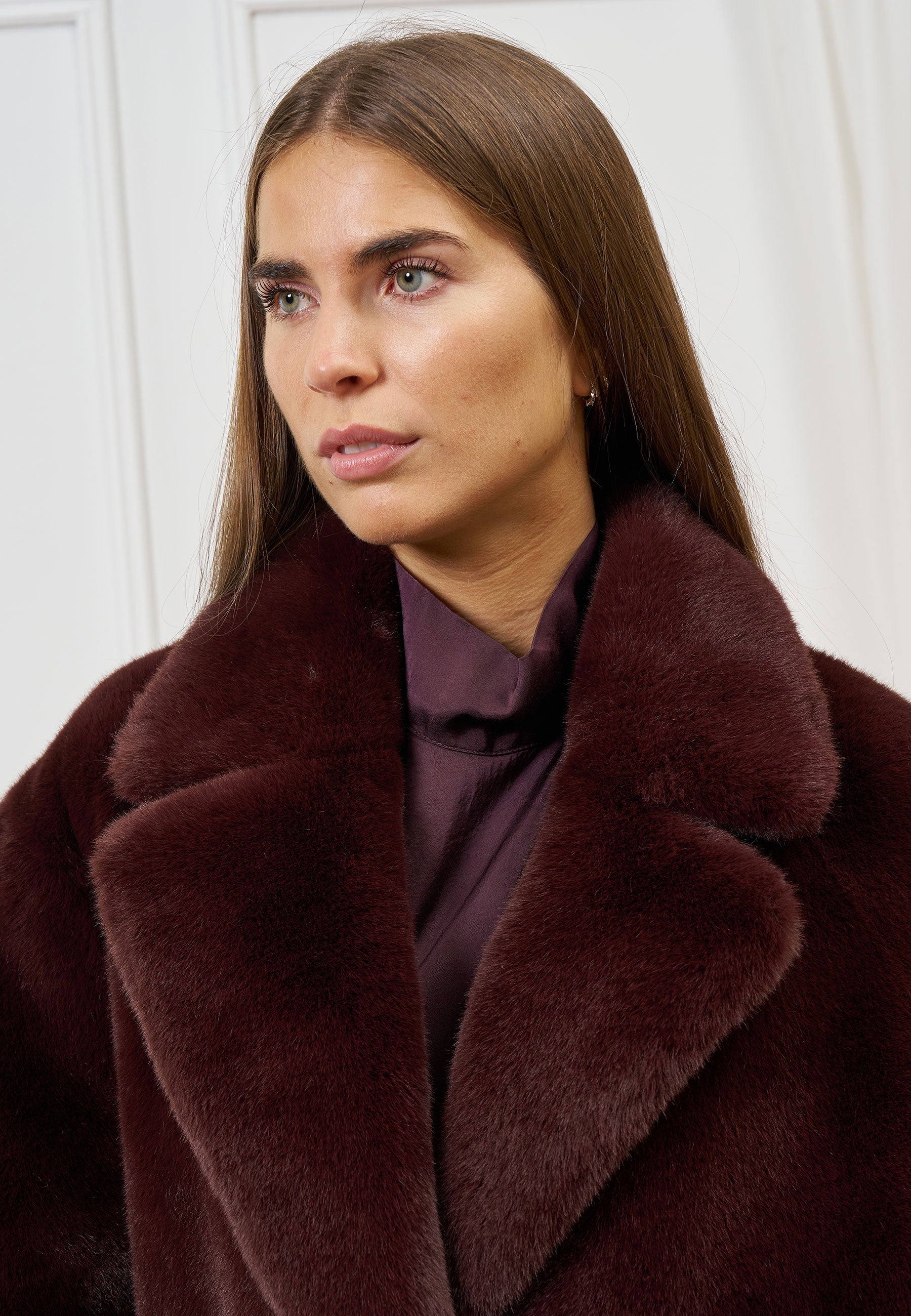 Overcoat in eco-fur