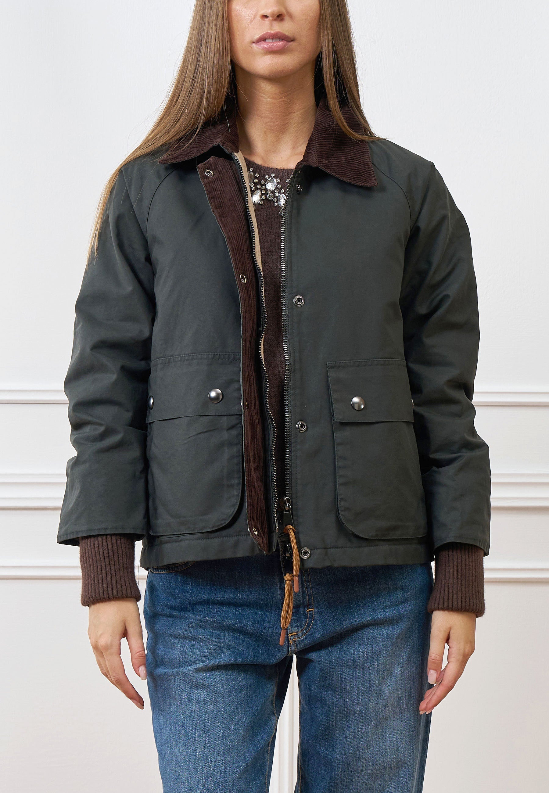 Short knit-hem jacket