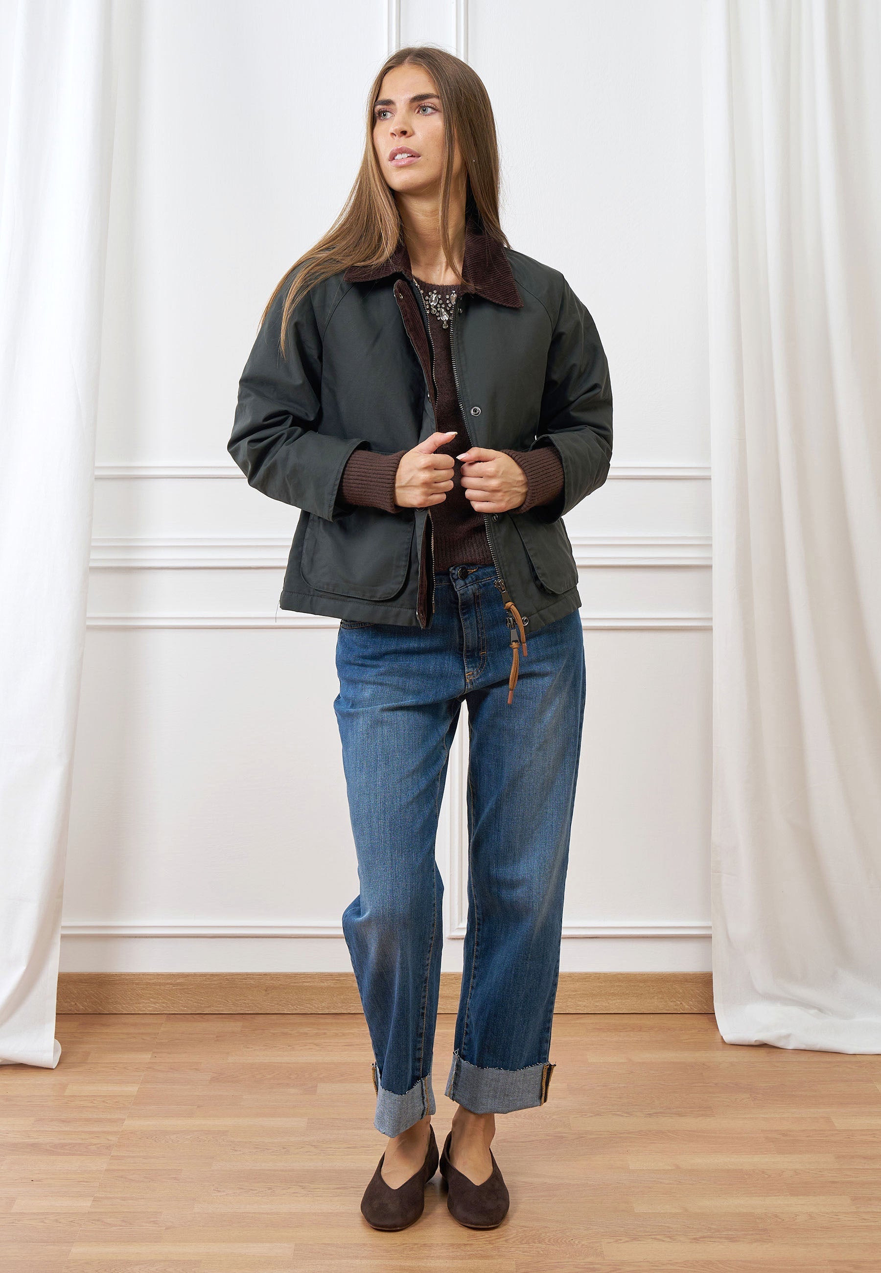 Short knit-hem jacket