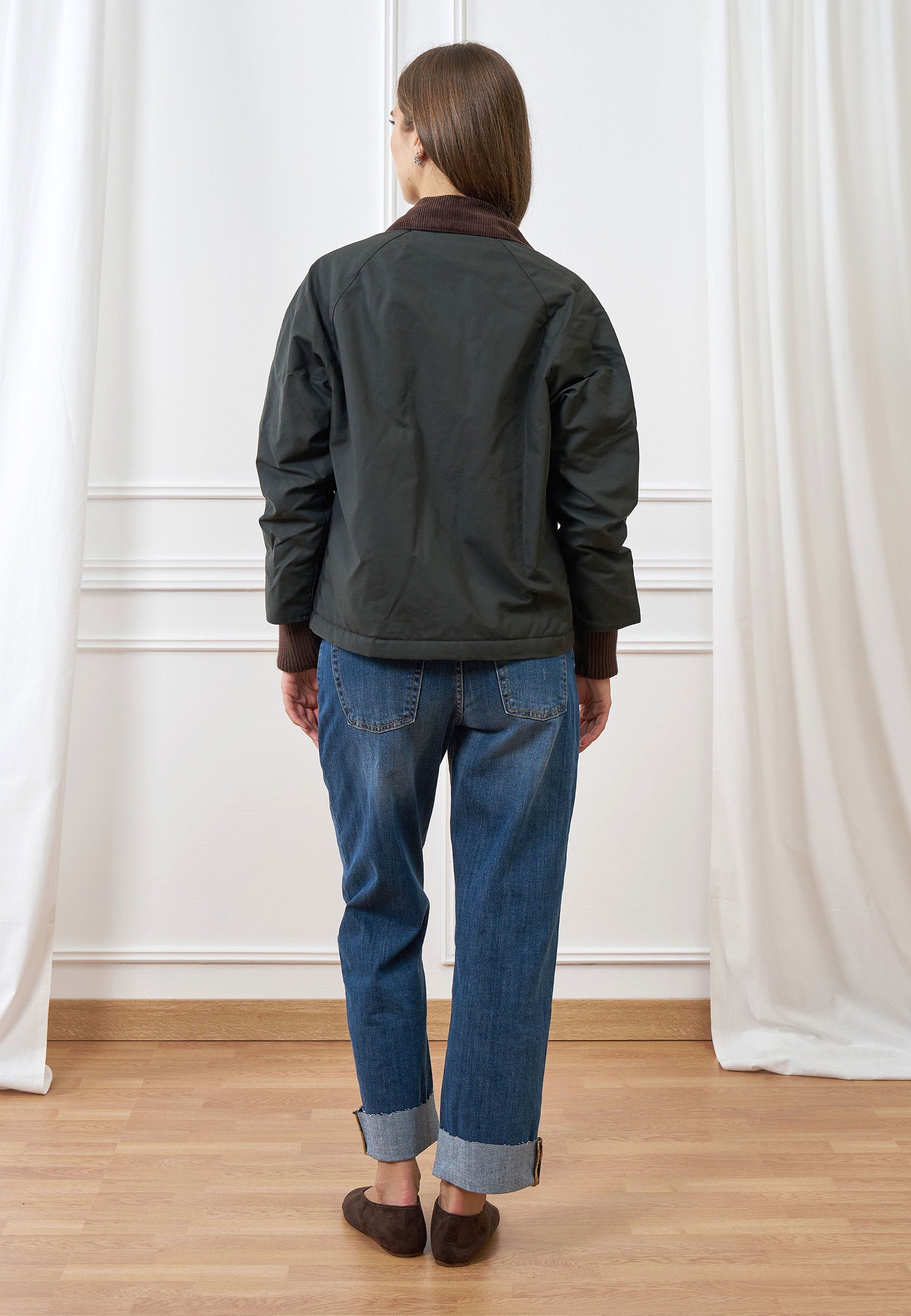 Short knit-hem jacket