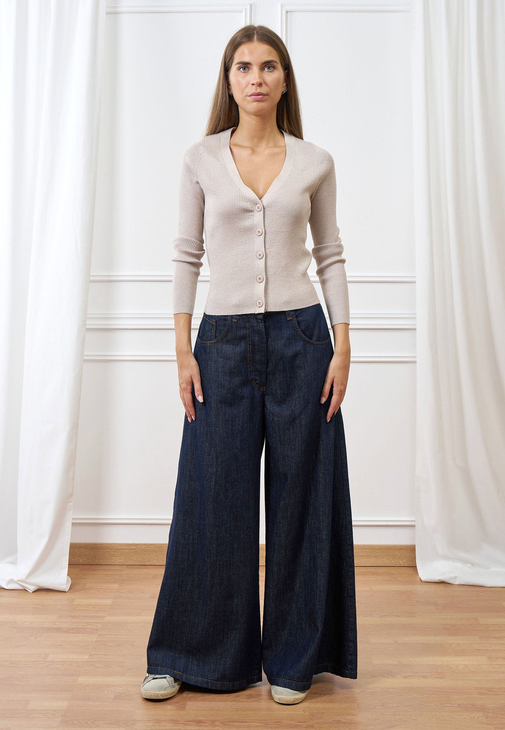High-waisted wide-leg jeans