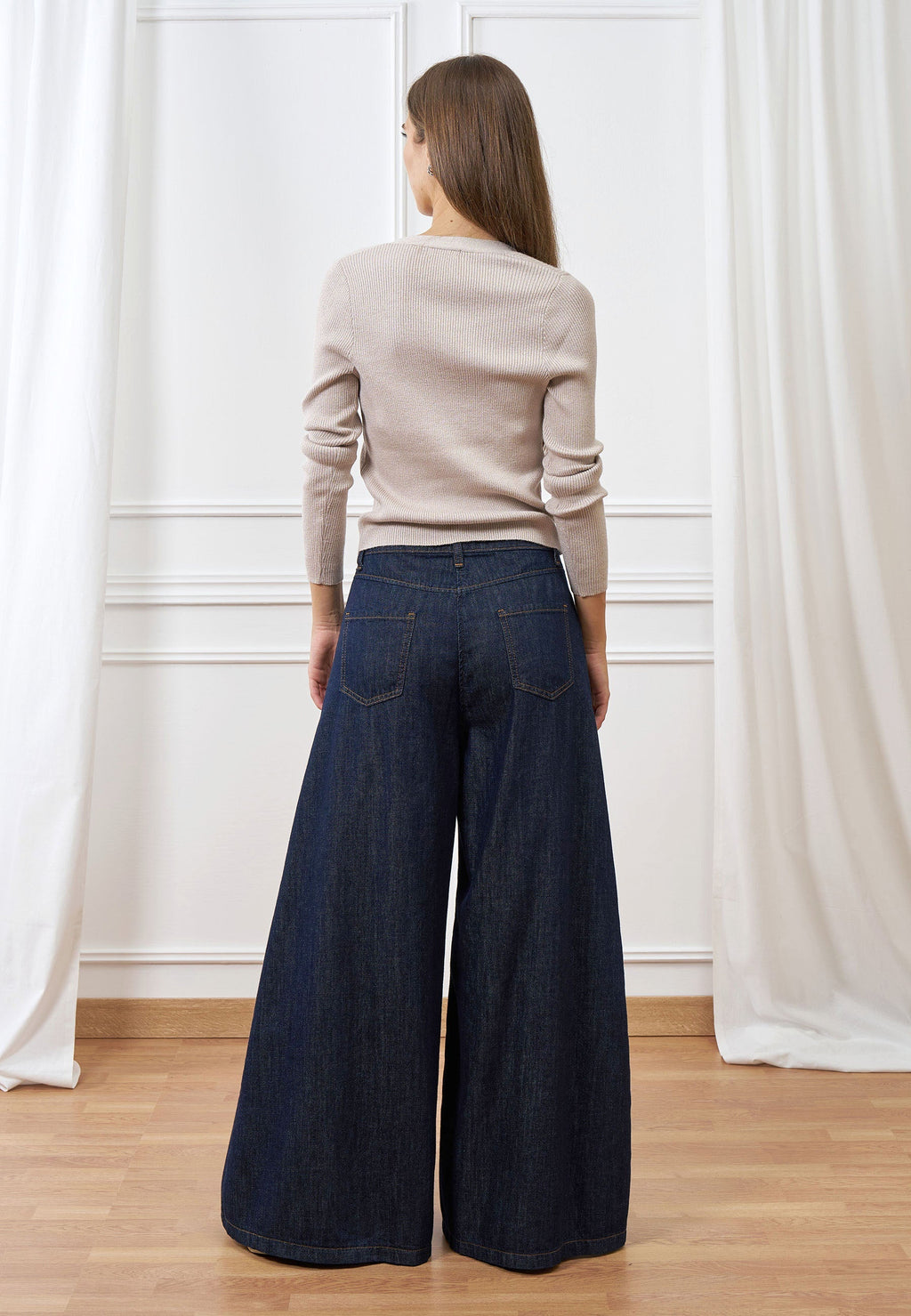 High-waisted wide-leg jeans