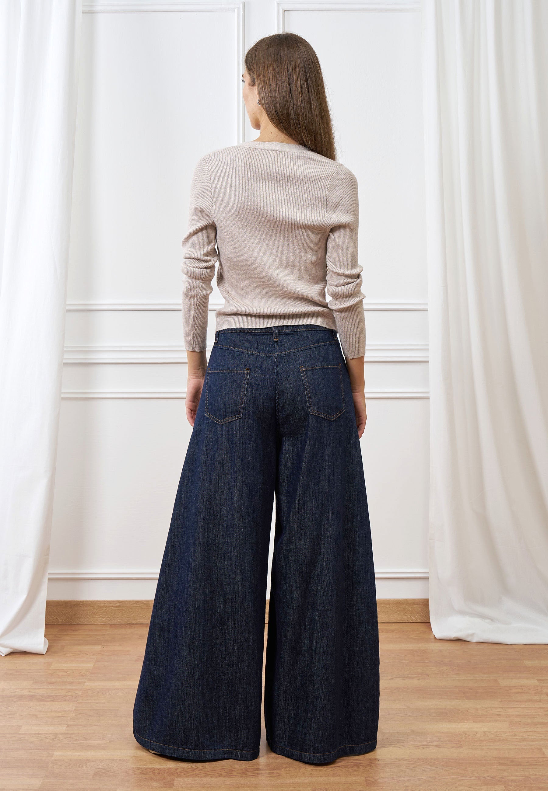 High-waisted wide-leg jeans