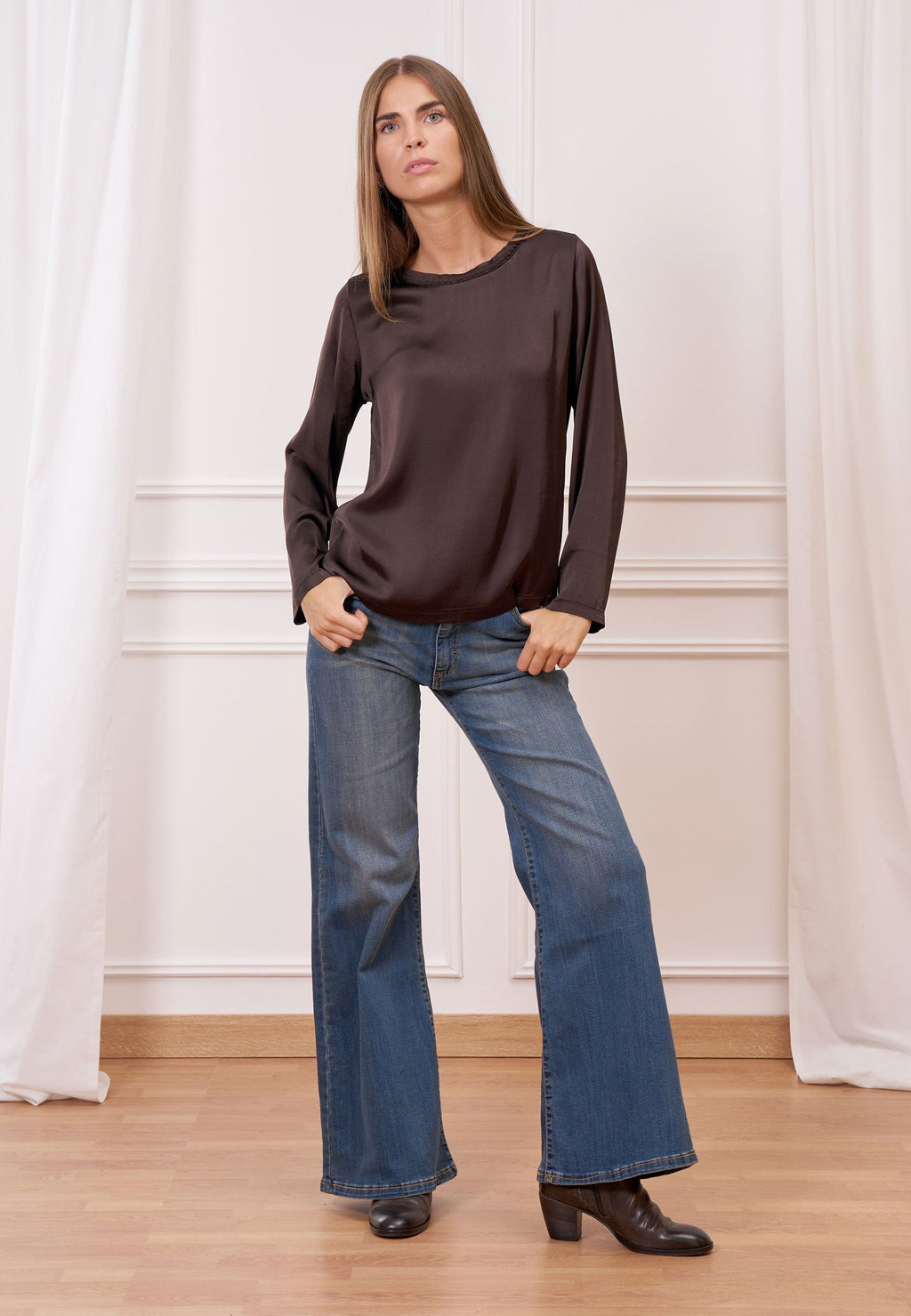 High-waisted wide-leg jeans