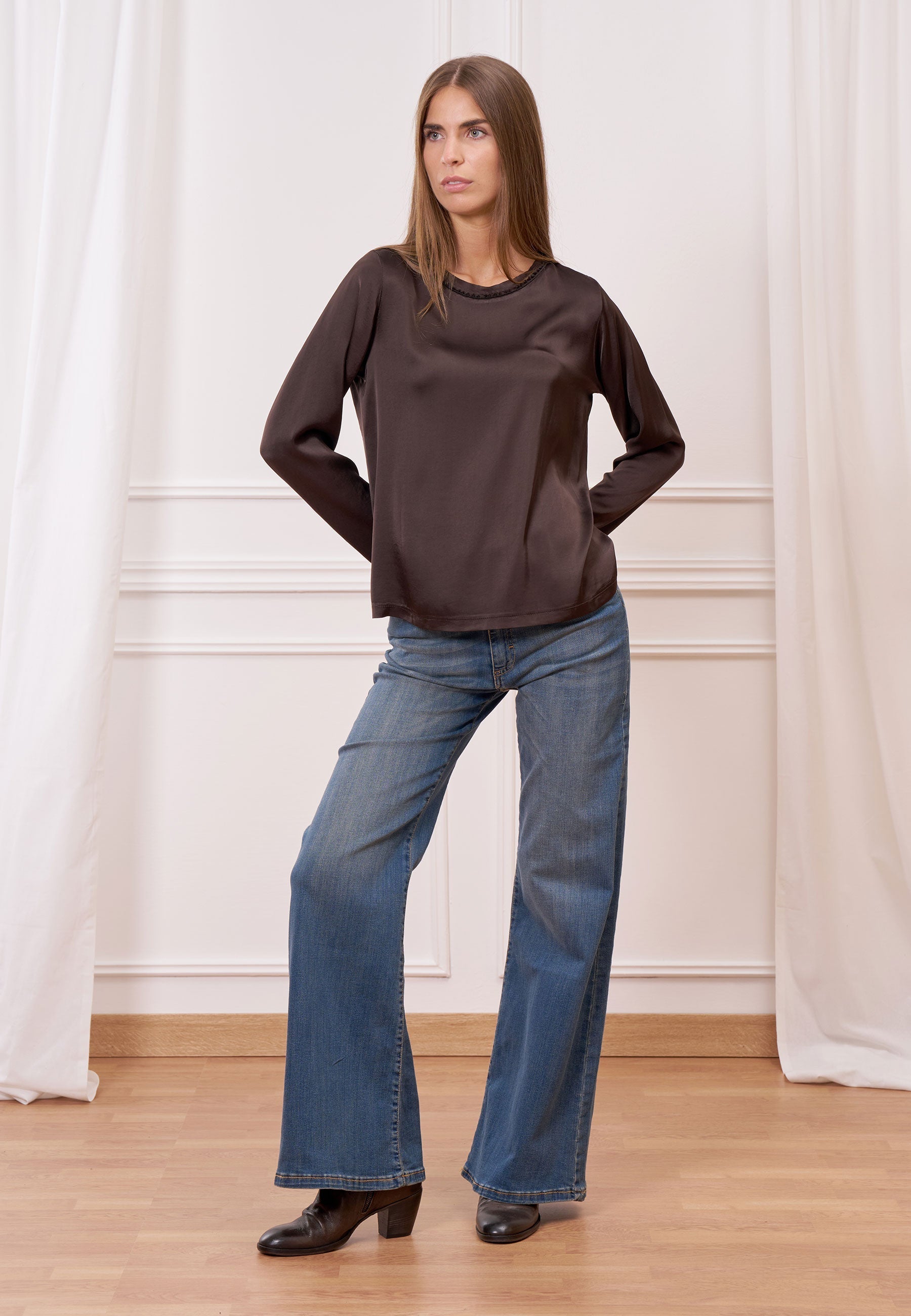 High-waisted wide-leg jeans