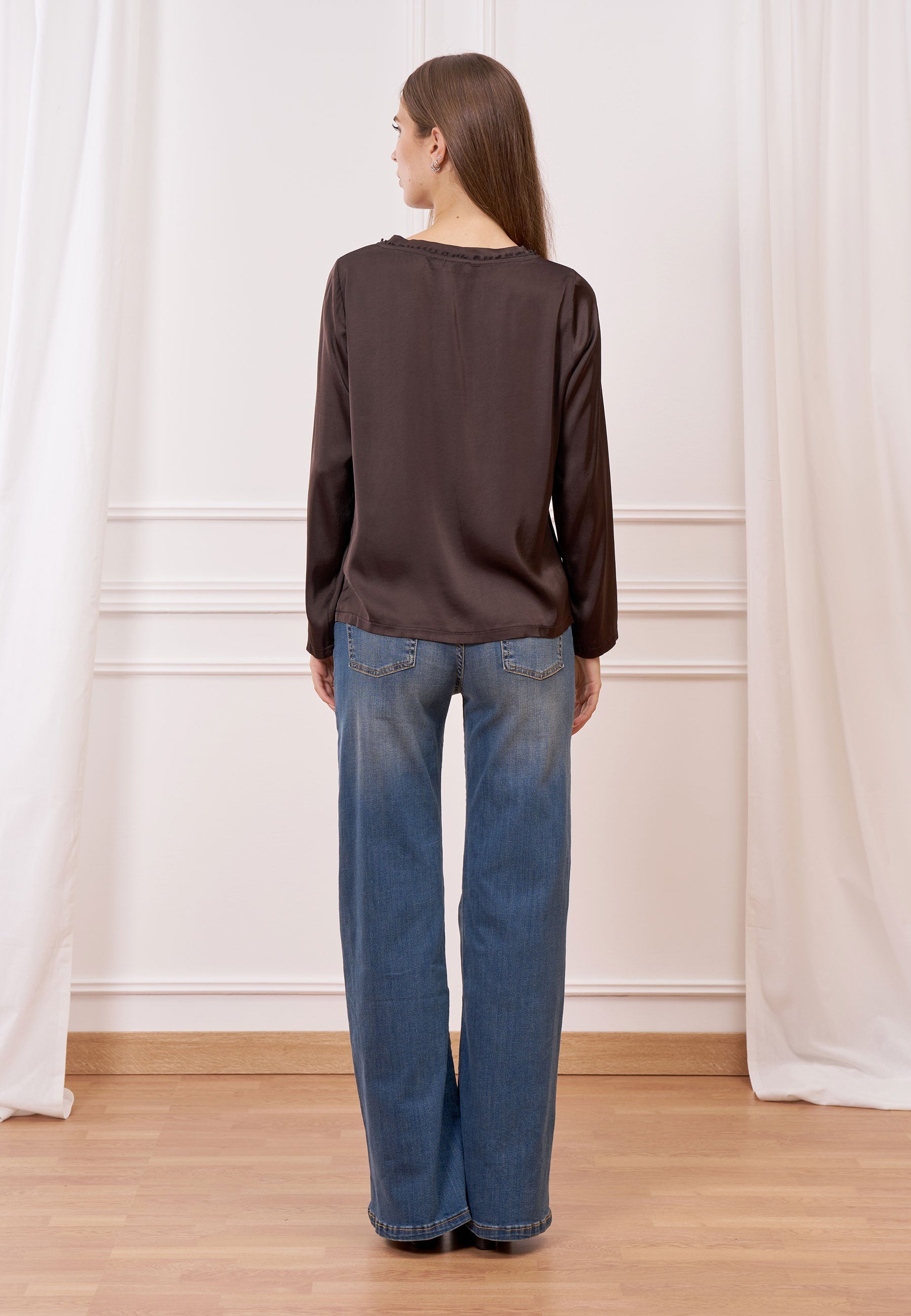 High-waisted wide-leg jeans