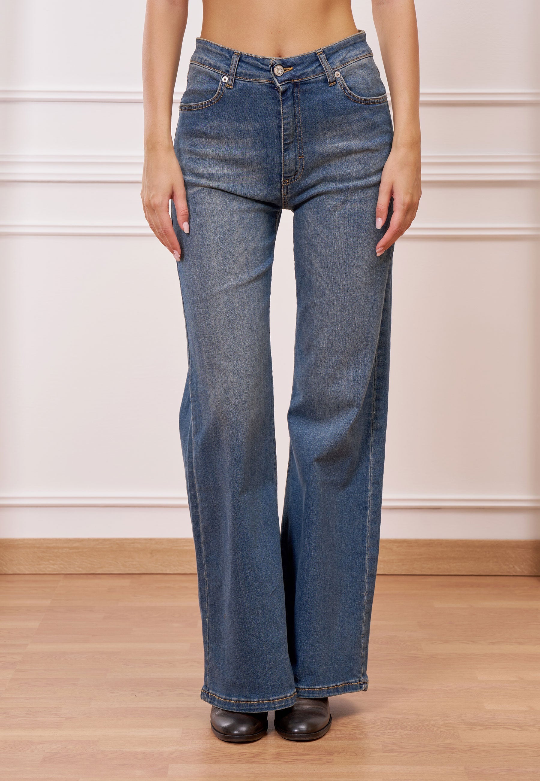 High-waisted wide-leg jeans