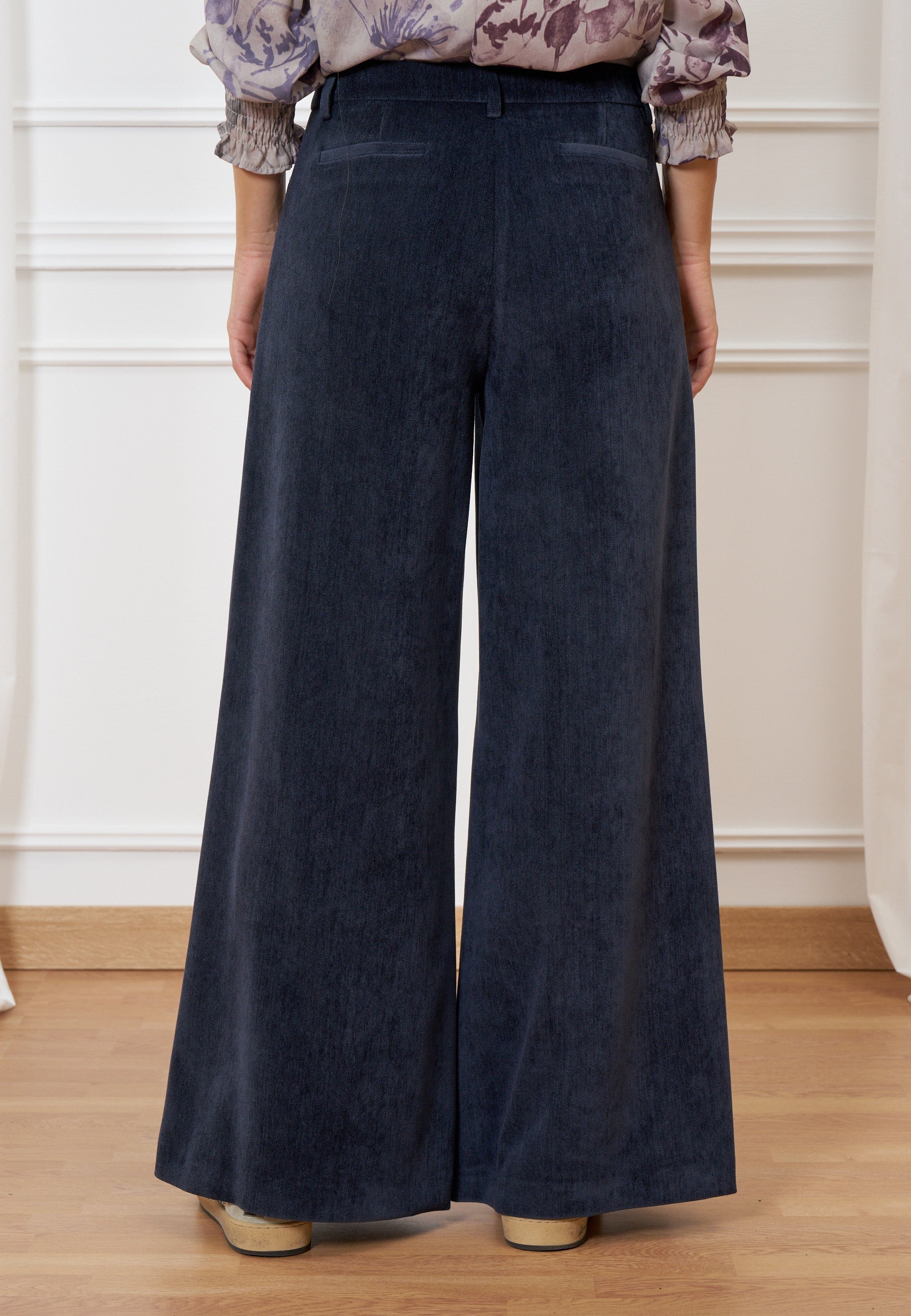 Wide velvet pants