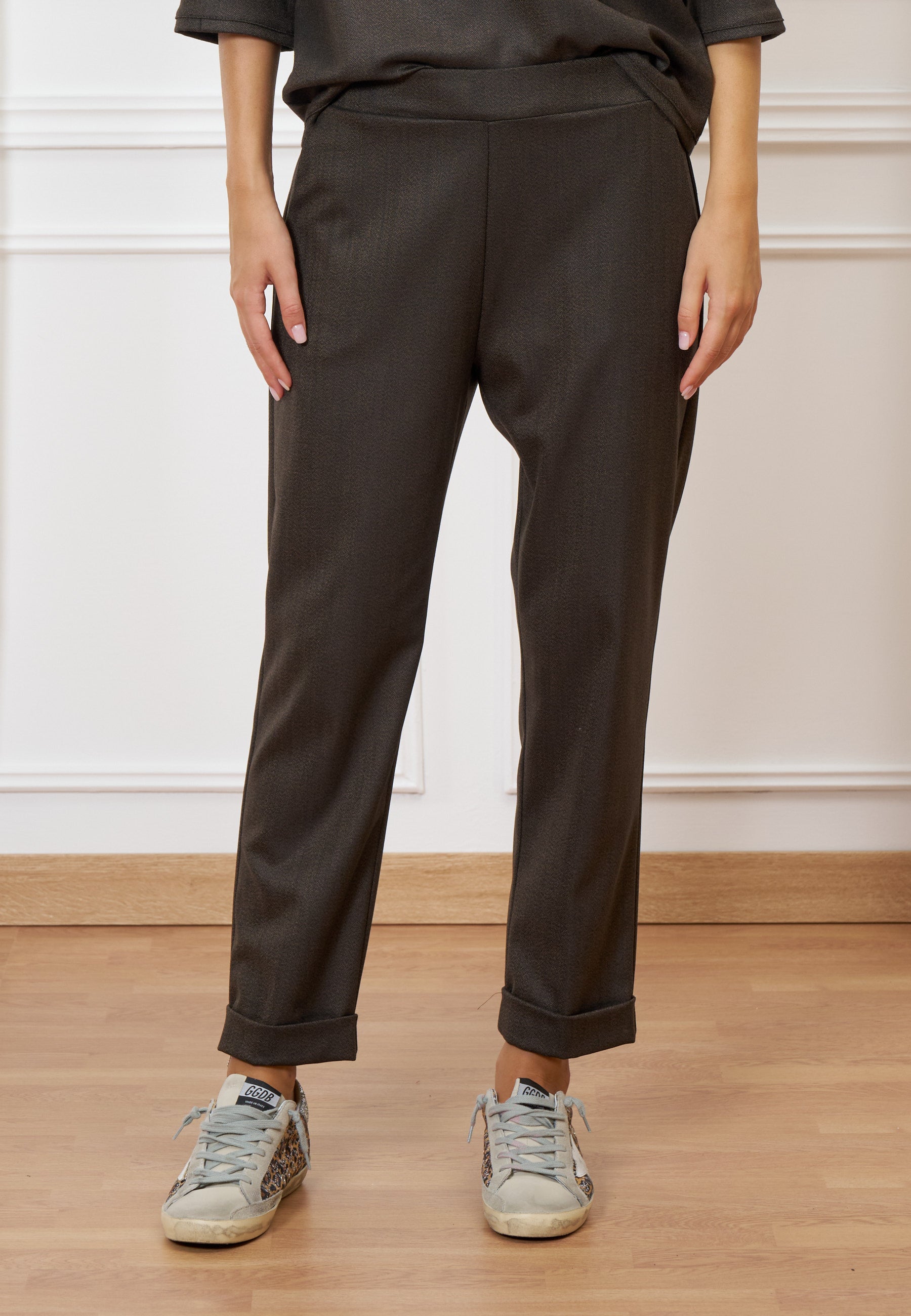 Straight pants with turn-ups