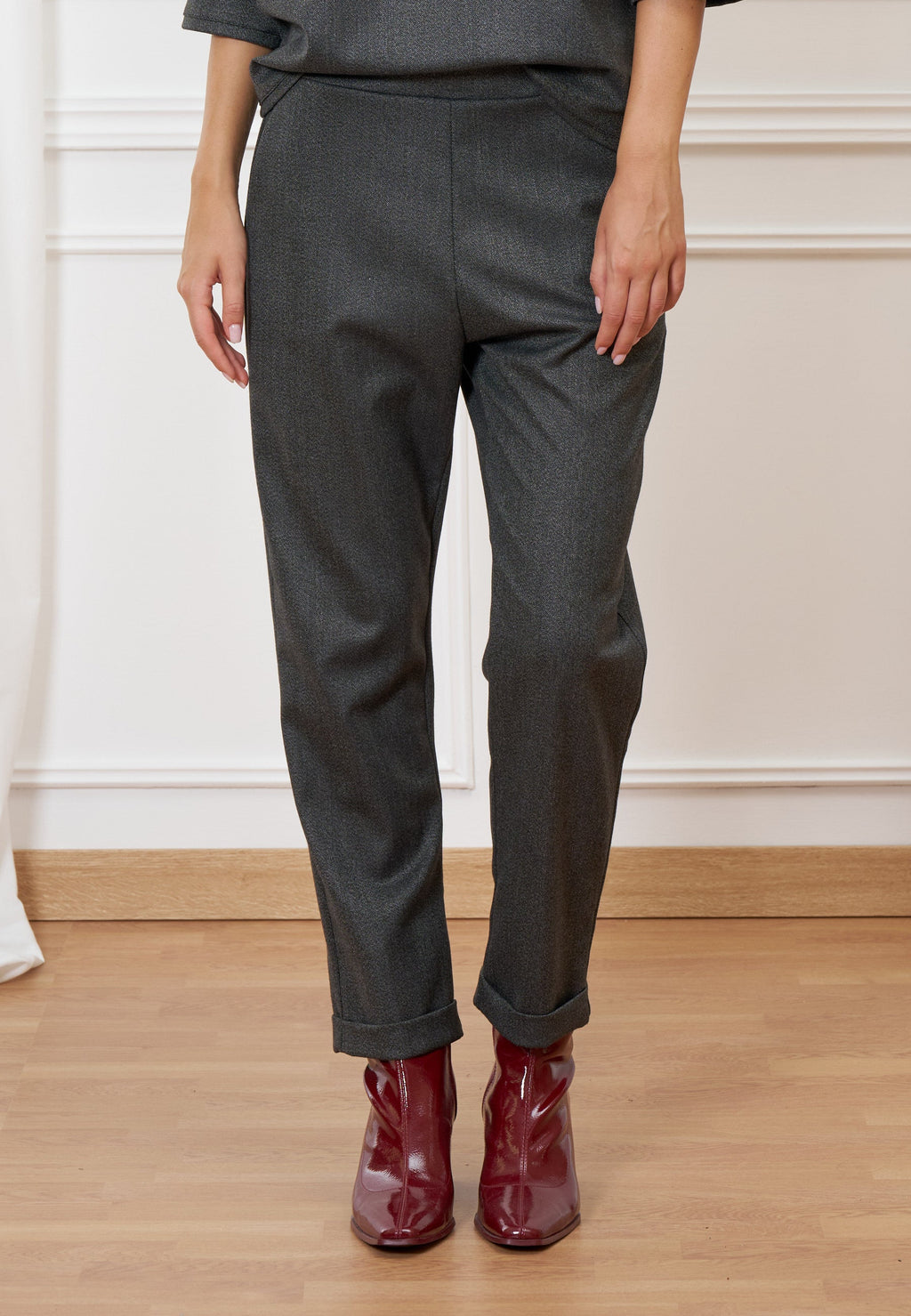 Straight pants with turn-ups