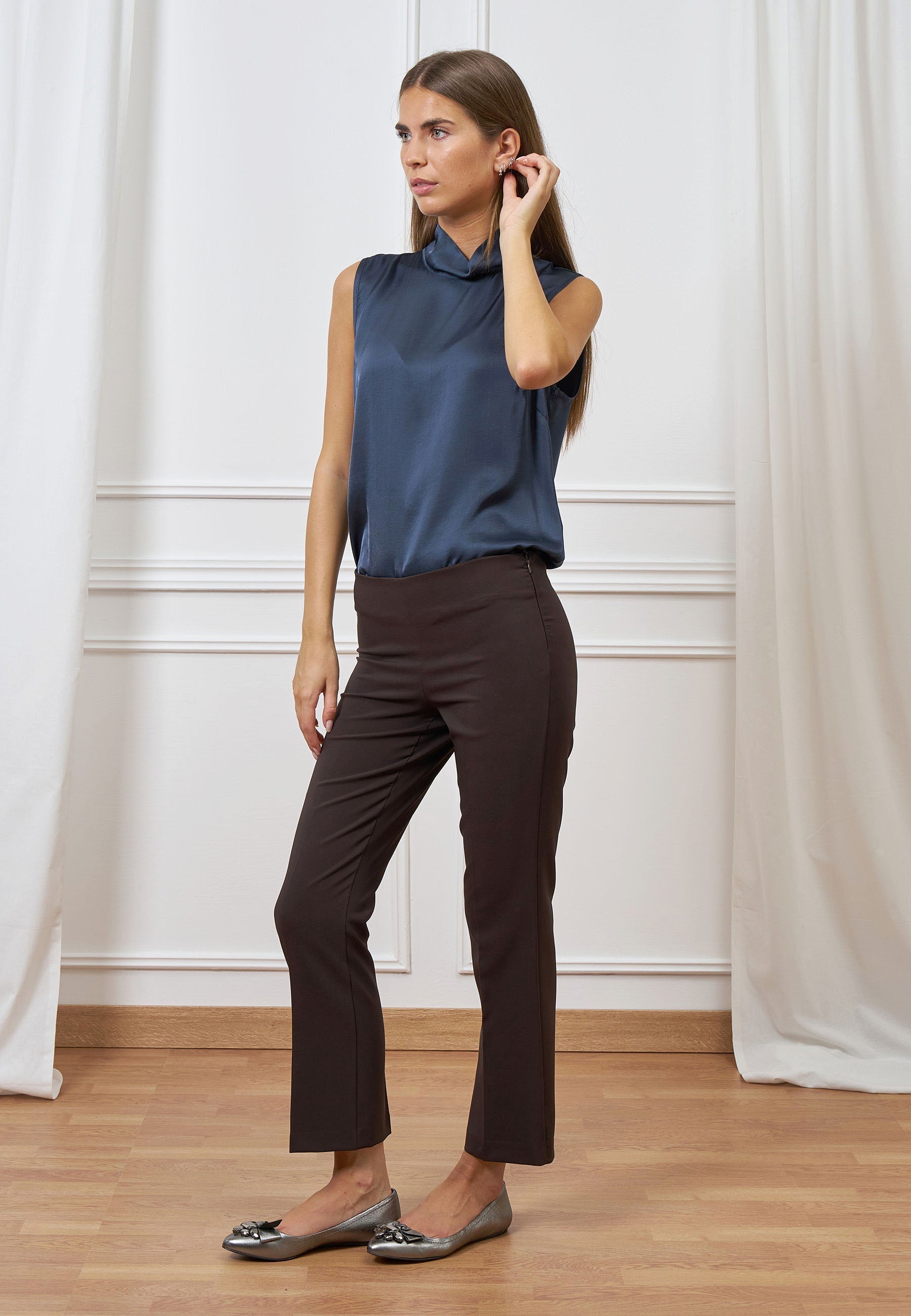 Straight pants with side zipper