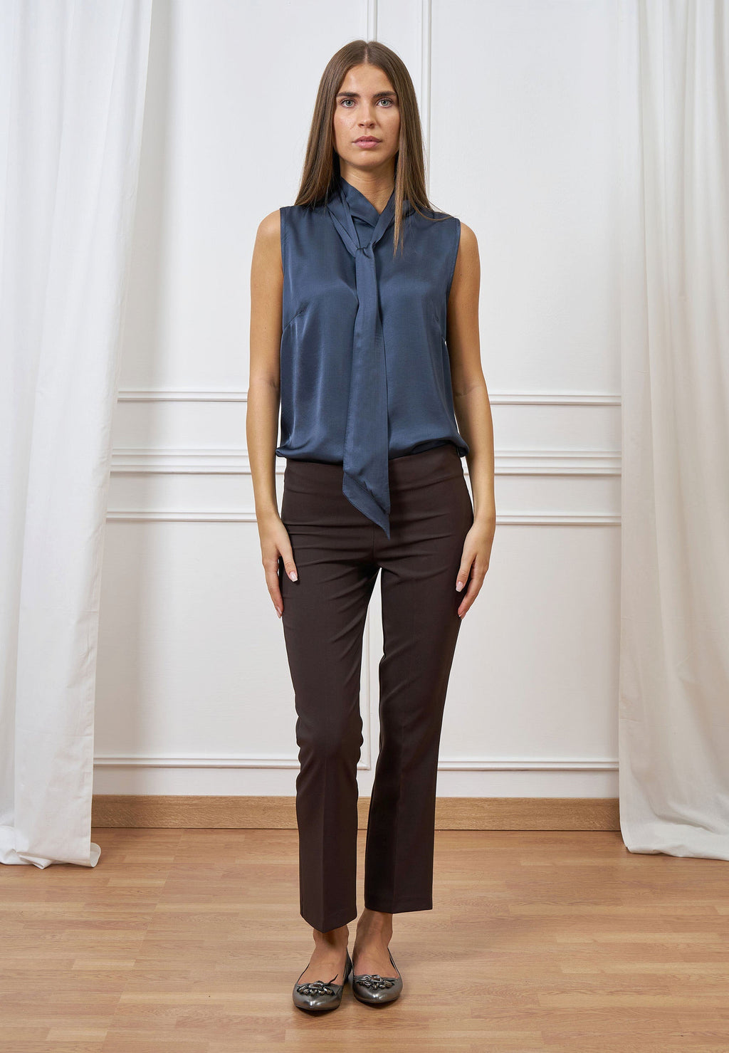 Straight pants with side zipper