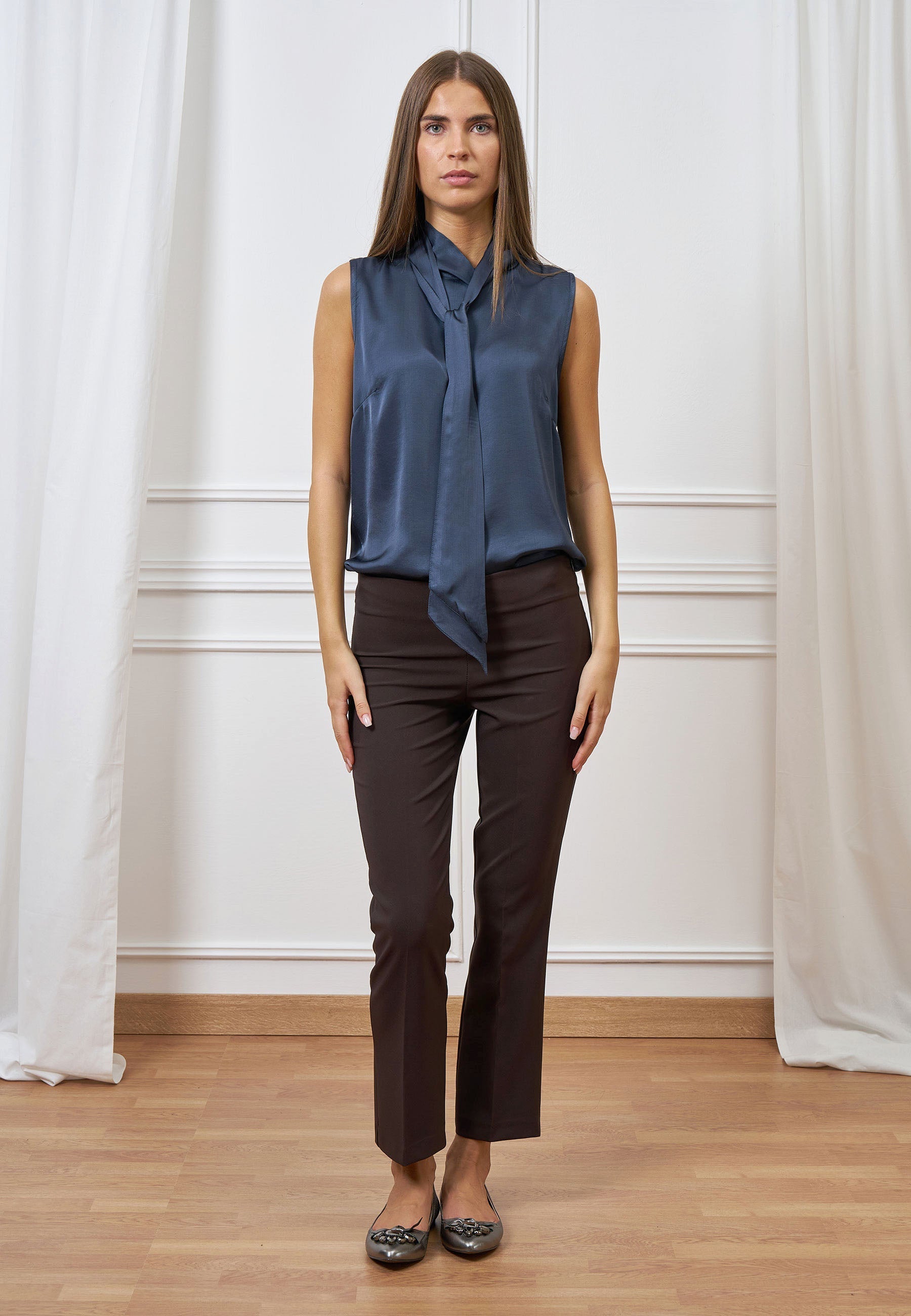 Straight pants with side zipper